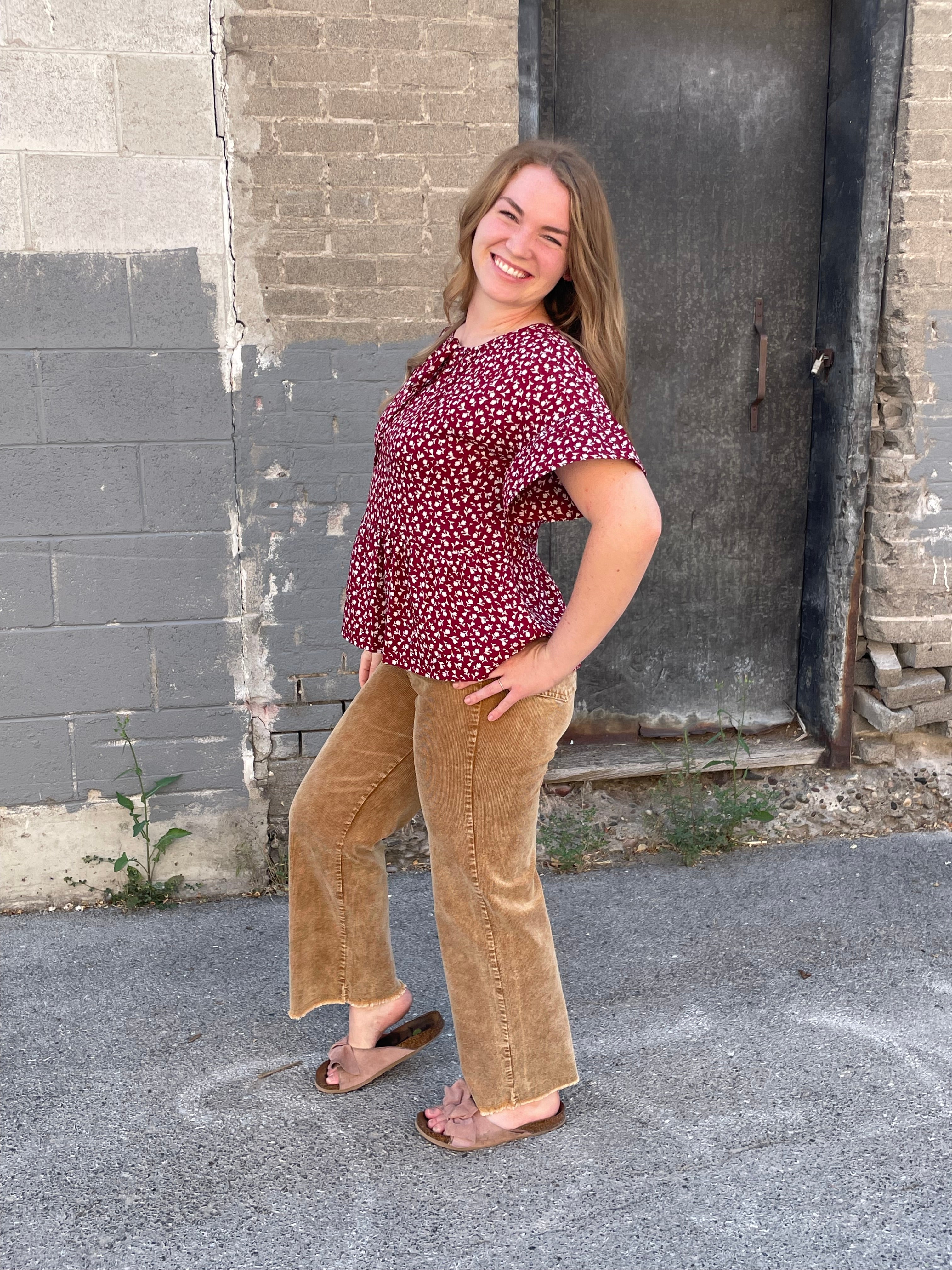 Donna Short Sleeve Floral Print Peplum Style Blouse Blouse Downeast- Tilden Co.