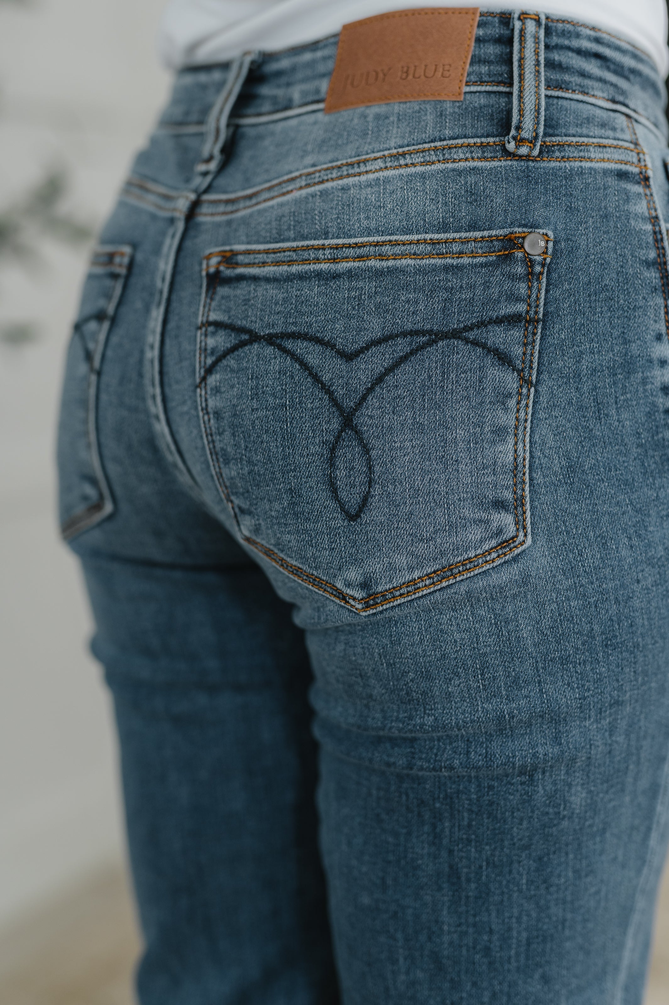 Colette Mid Rise Boyfriend Classic Cuffed Womens Ave Shops- Tilden Co.