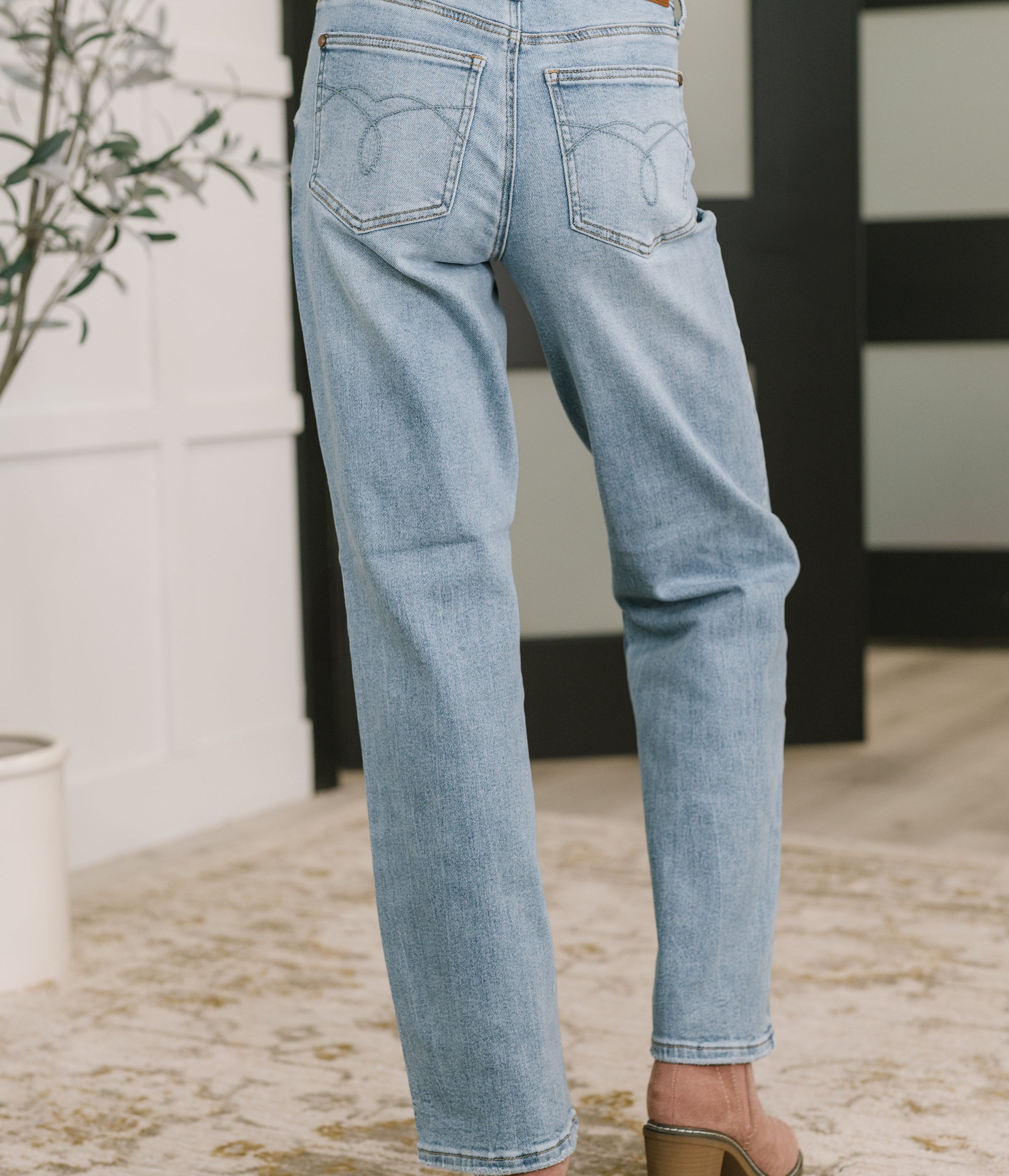 Heather Mid Rise Rigid Magic Straight Womens Ave Shops- Tilden Co.