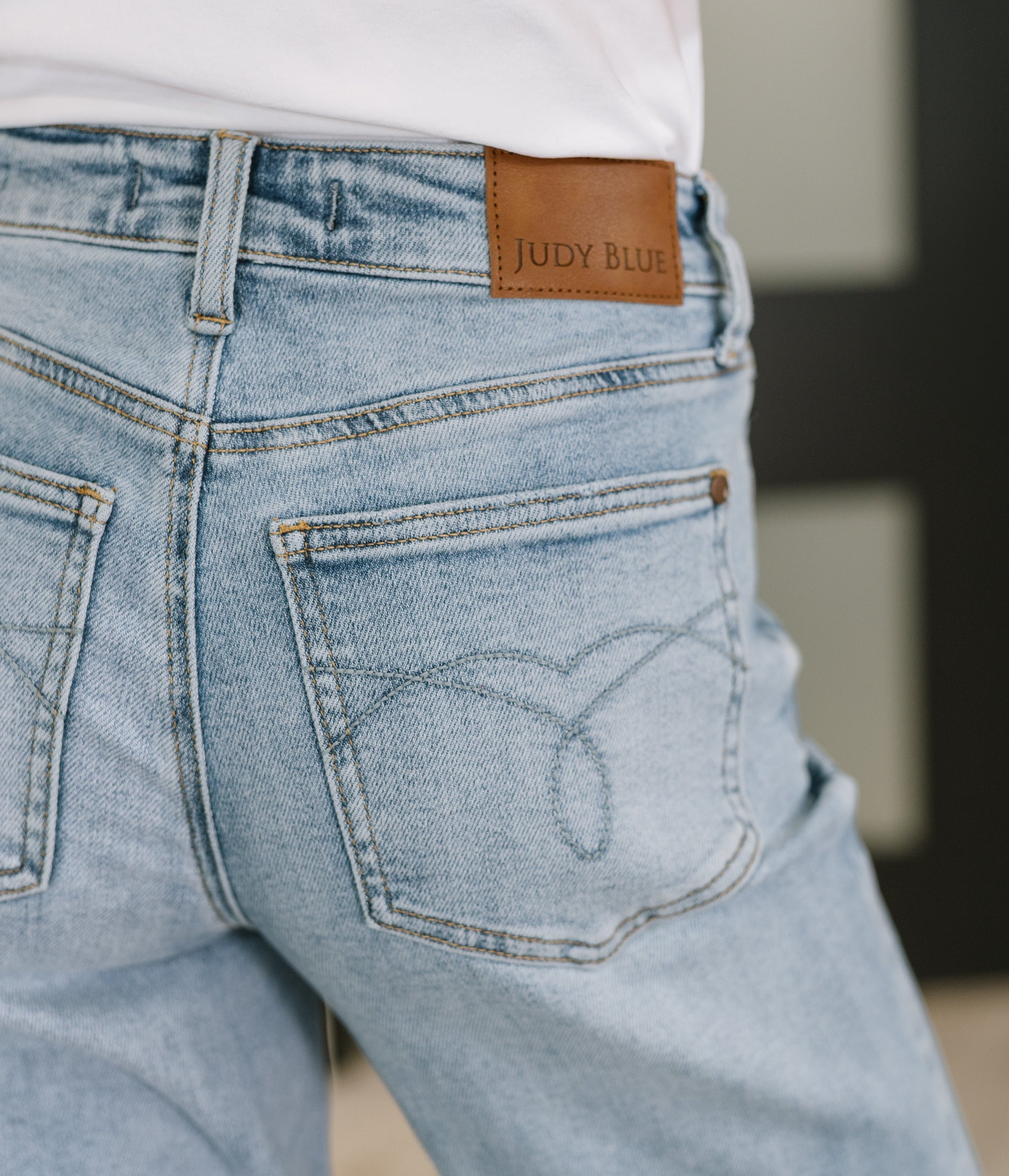 Heather Mid Rise Rigid Magic Straight Womens Ave Shops- Tilden Co.