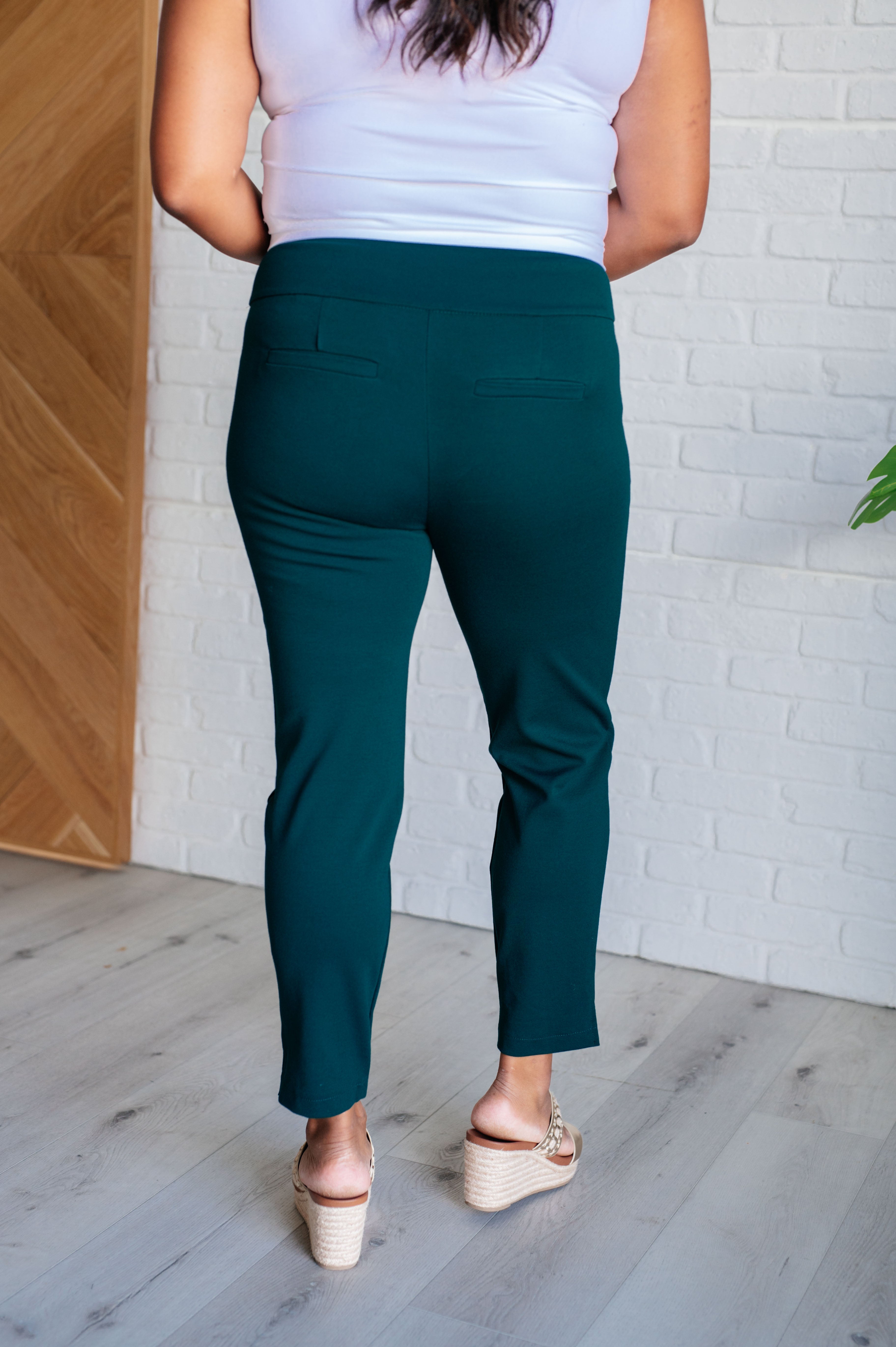 Magic Ankle Crop Skinny Pants in Hunter Green Bottoms Ave Shops- Tilden Co.