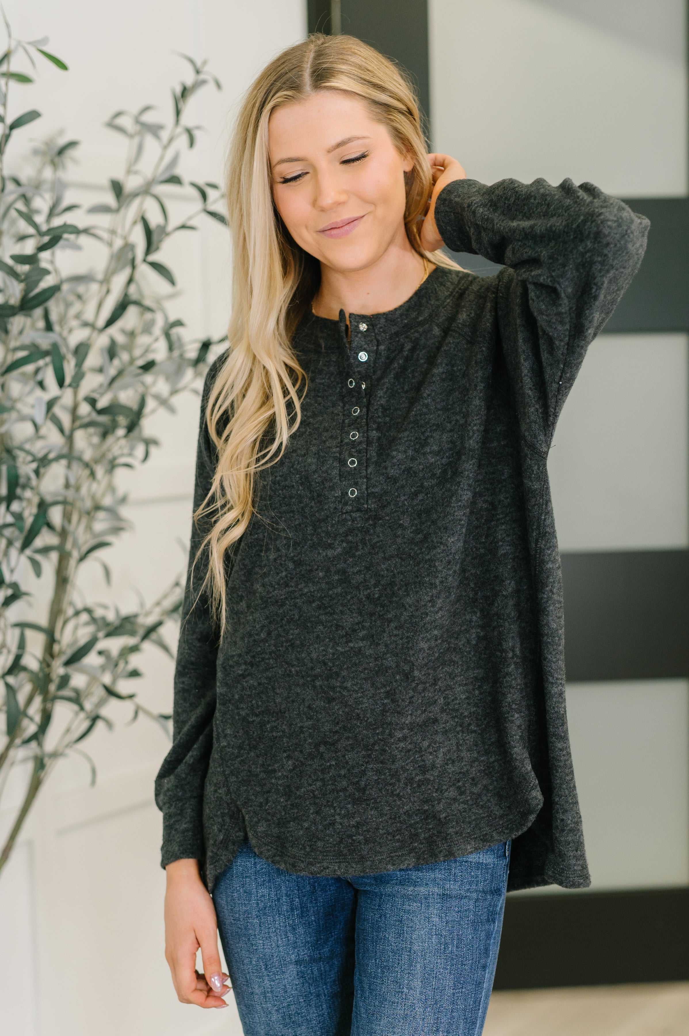 Urban Flux Scooped Hi-Low Long Pullover in Black Womens Ave Shops- Tilden Co.