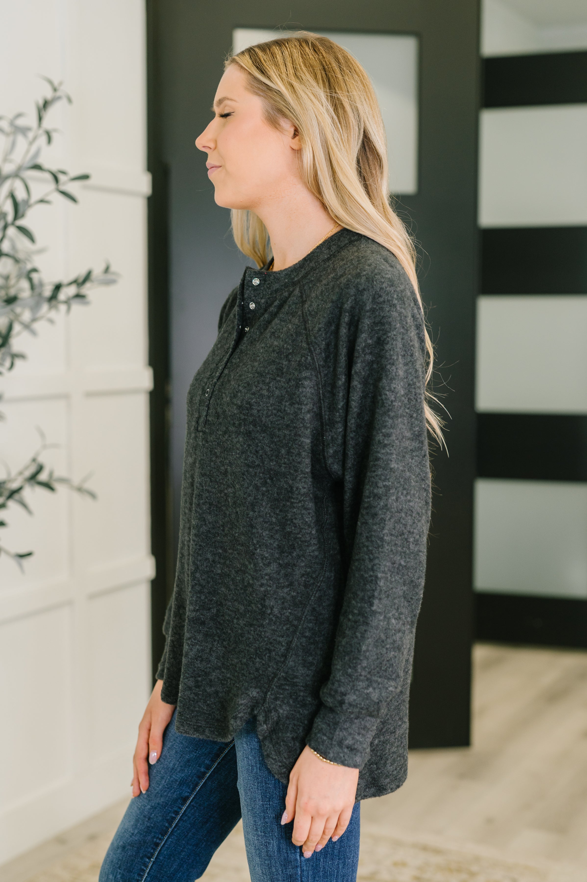 Urban Flux Scooped Hi-Low Long Pullover in Black Womens Ave Shops- Tilden Co.