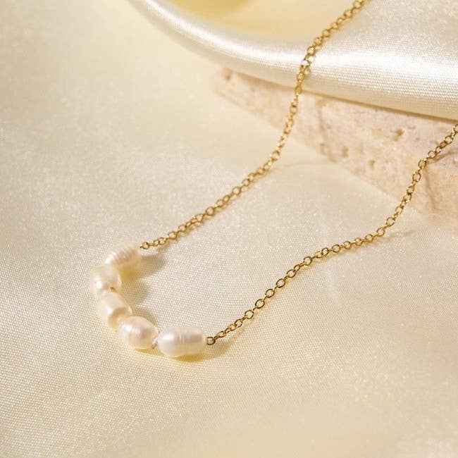 STAINLESS STEEL NON-TARNISH PEARL NECKLACE | 40NK9692 necklace JOSSLYN by wall to wall- Tilden Co.