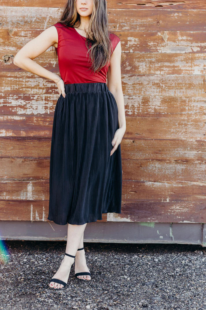 Accordion Skirt in Black    midi skirt Mikarose- Tilden Co.