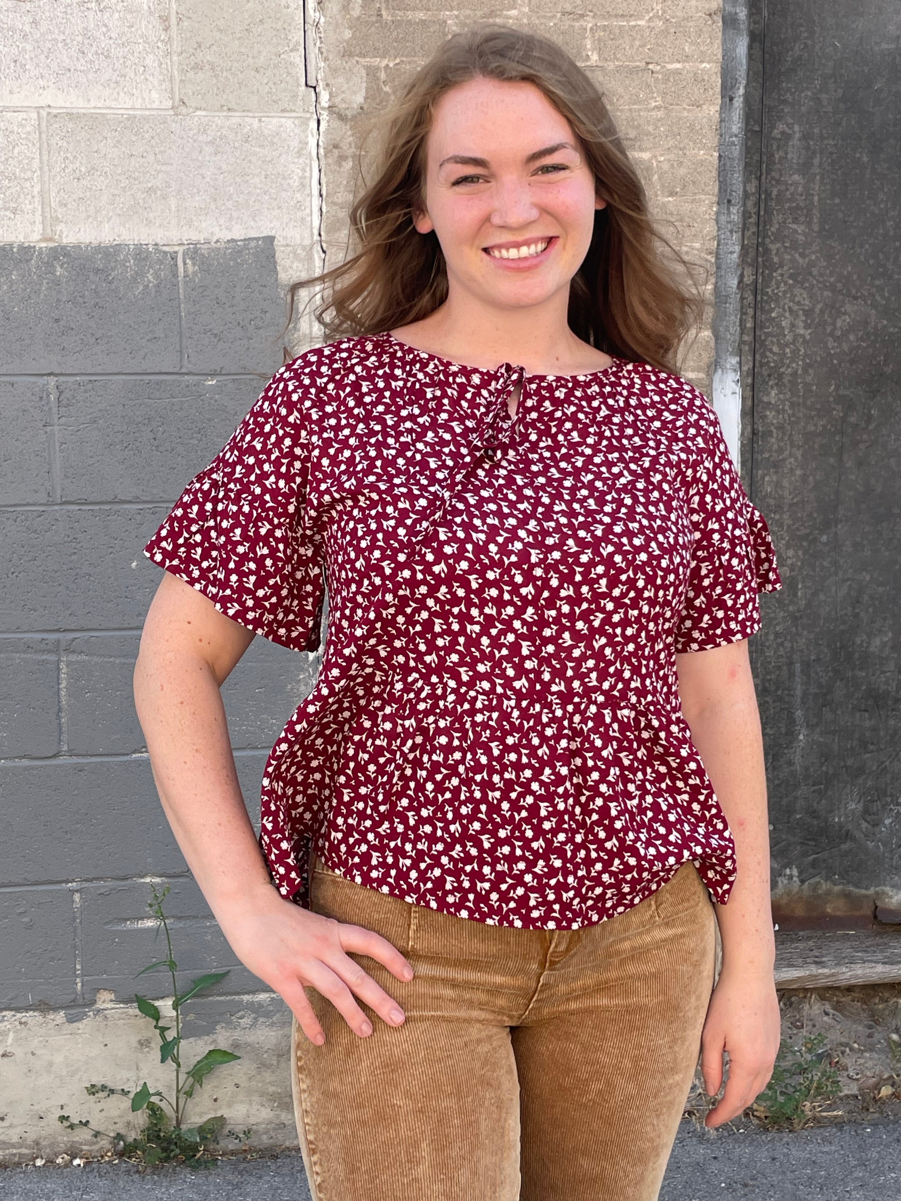 Donna Short Sleeve Floral Print Peplum Style Blouse Blouse Downeast- Tilden Co.