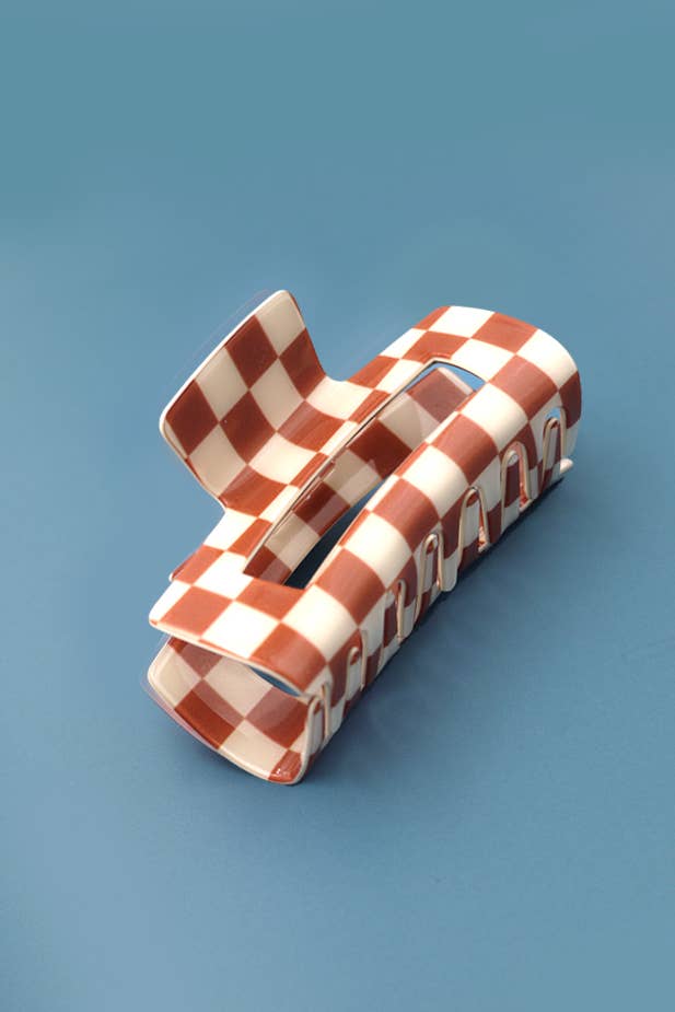 Checkered Resin Hair Claw Clip| 40H664 JOSSLYN by wall to wall- Tilden Co.