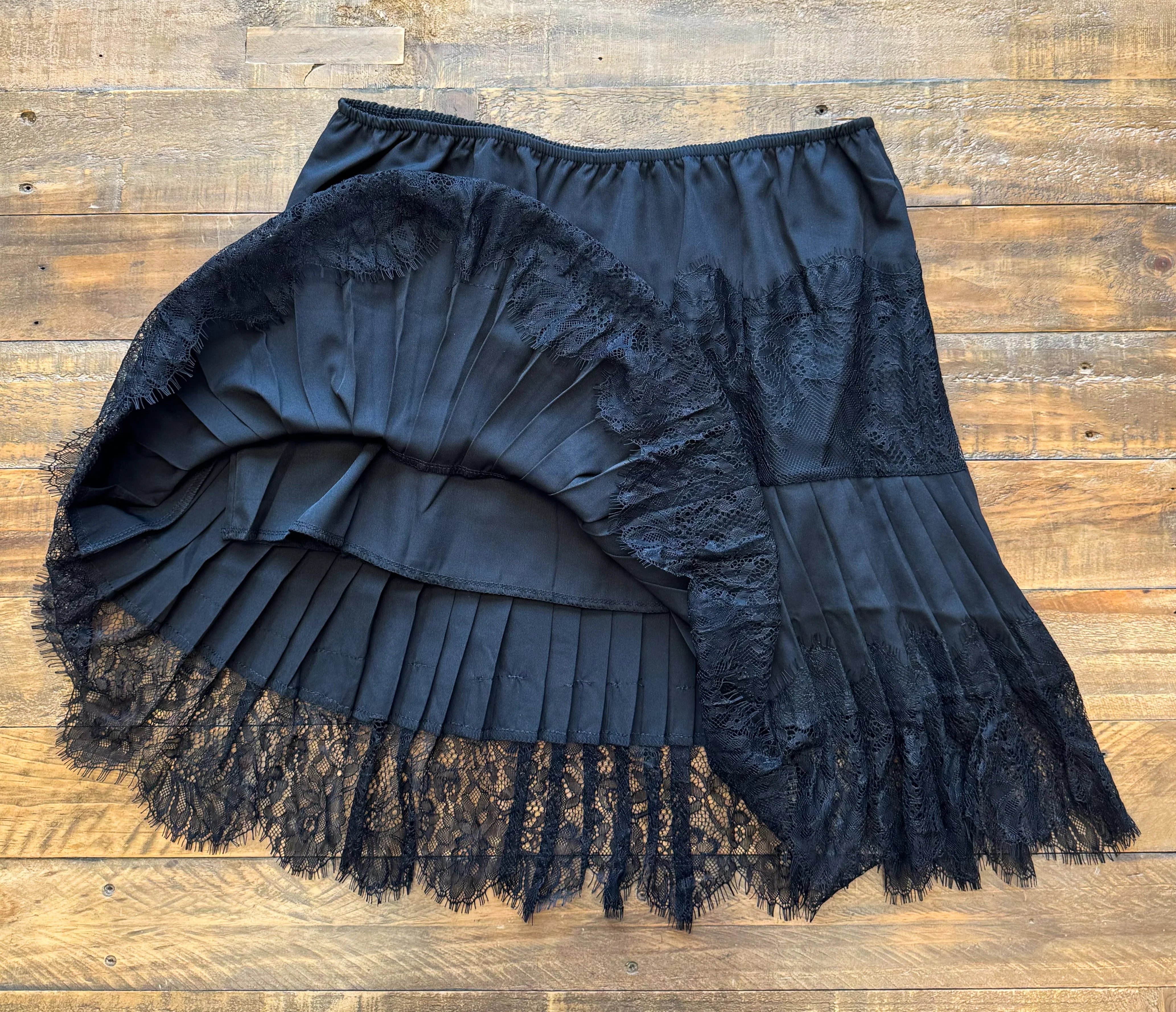 PREORDER: Viviane Lace Slip Skirt in Two Colors    Womens Ave Shops- Tilden Co.