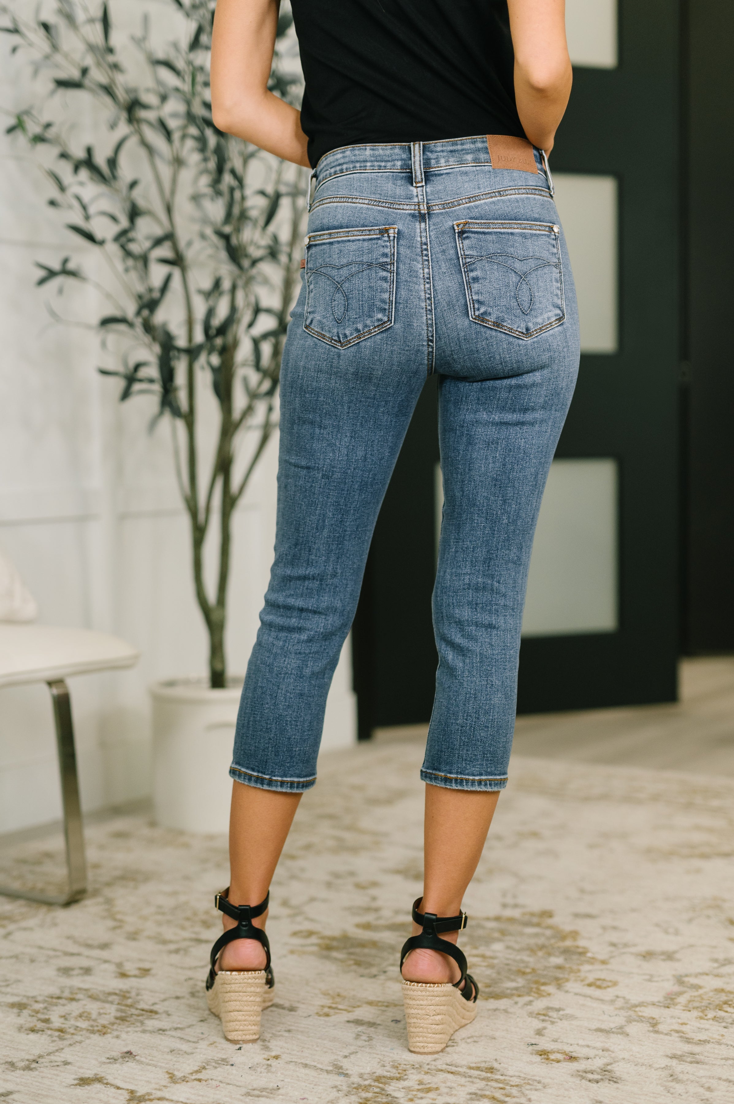 Deborah Mid Rise Capri Jeans Ave Shops- Tilden Co.