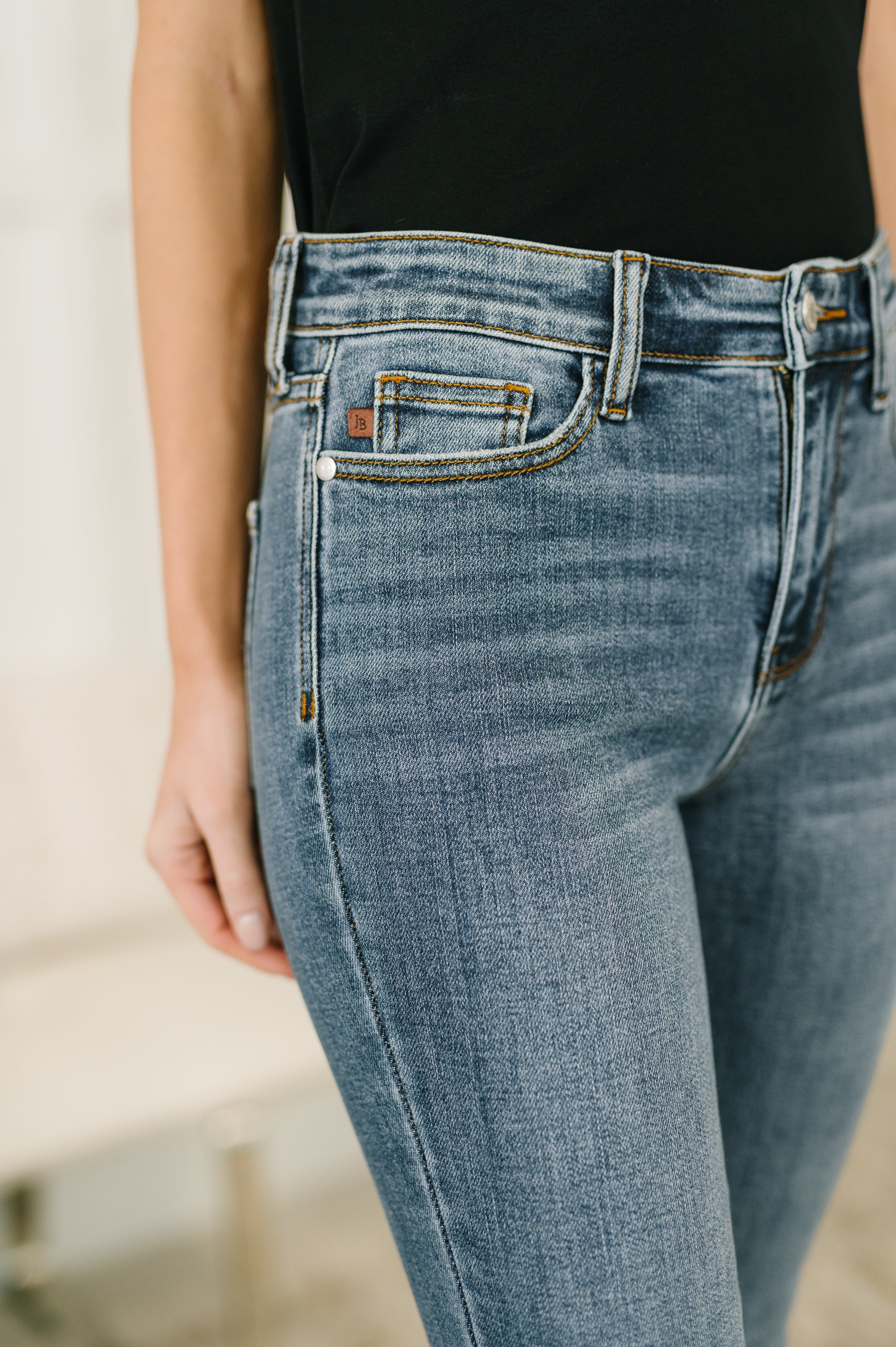 Deborah Mid Rise Capri Jeans Ave Shops- Tilden Co.