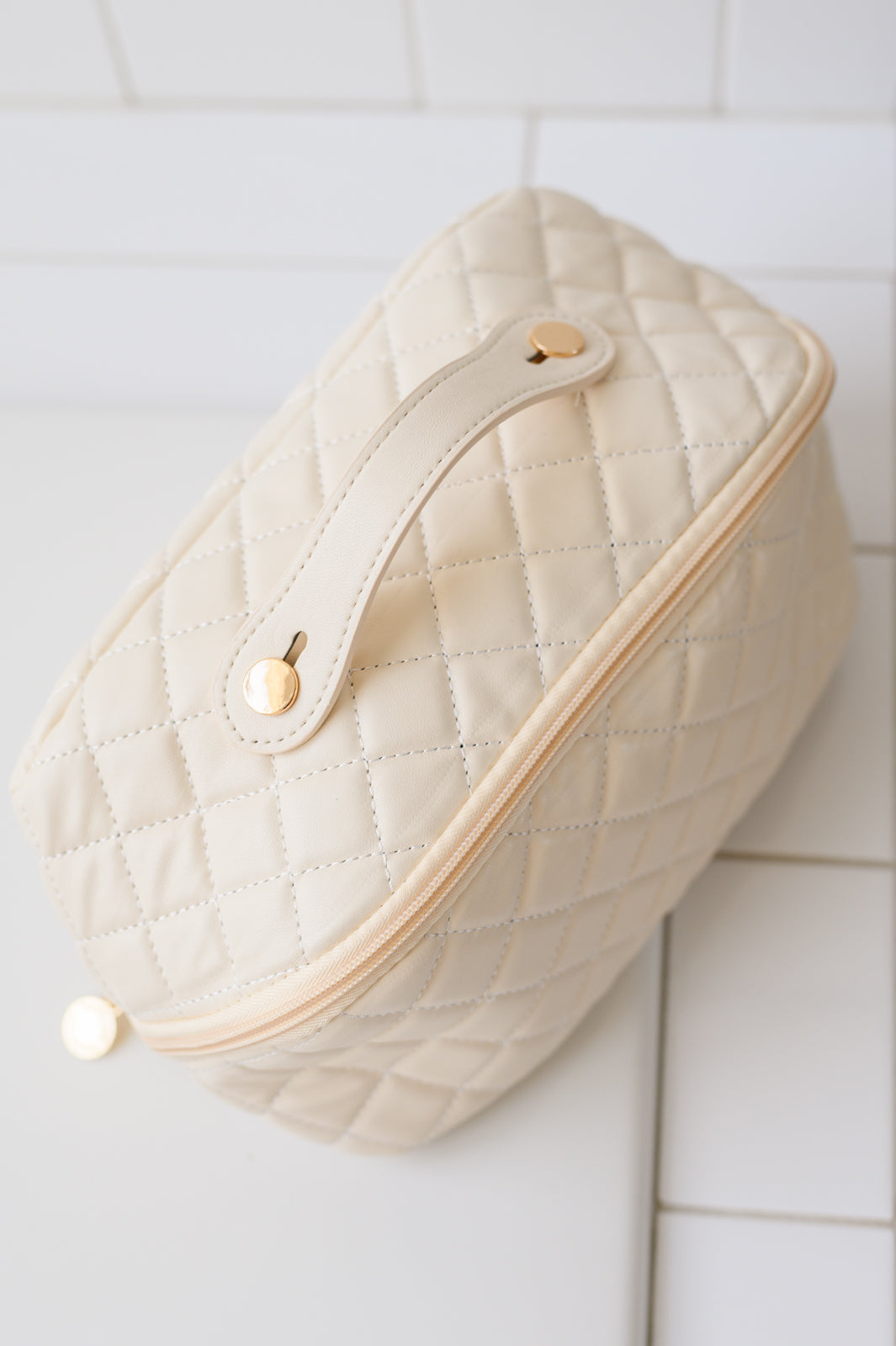 Large Capacity Quilted Makeup Bag in Cream Accessories Ave Shops- Tilden Co.