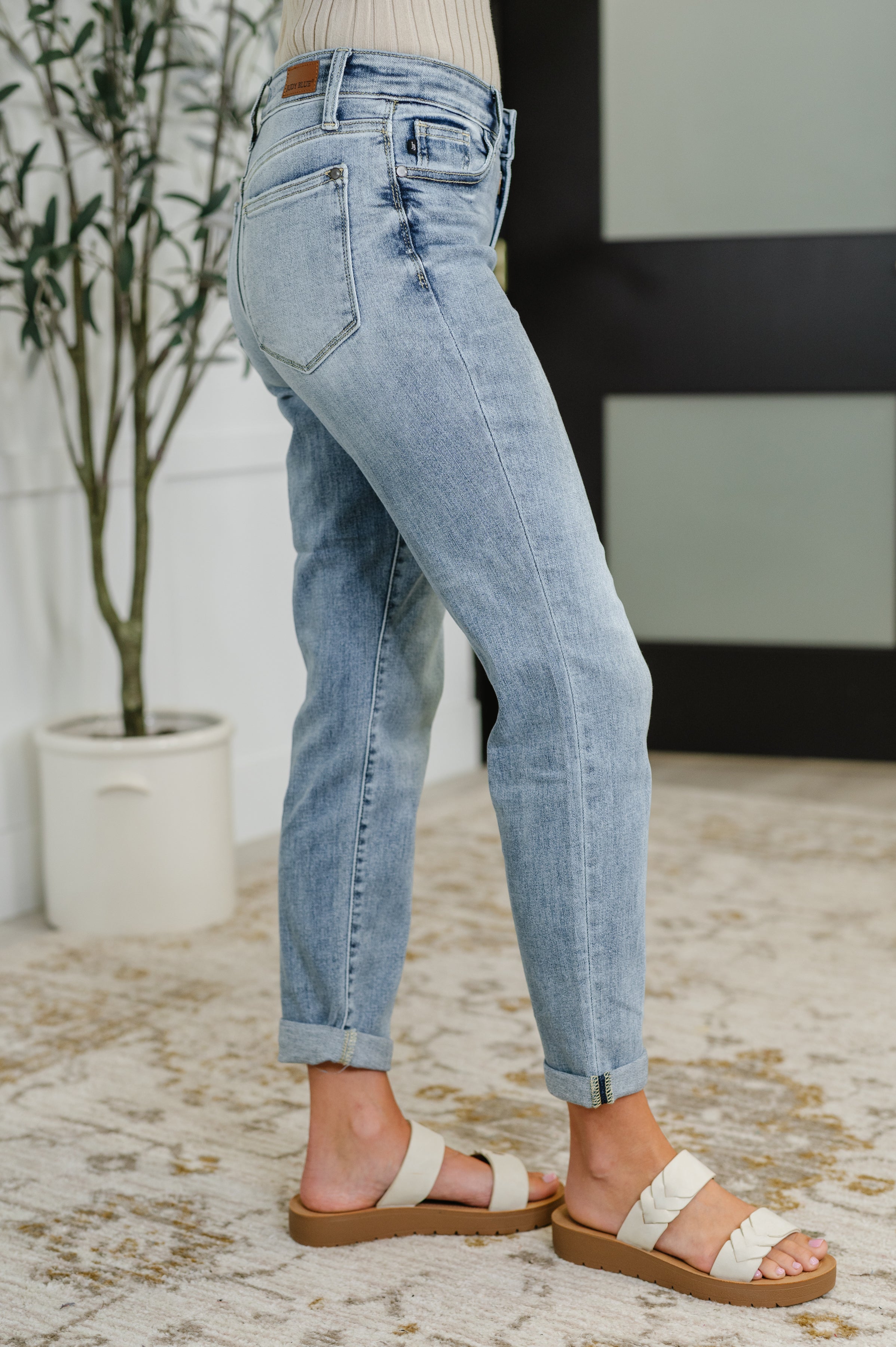 Mallory Mid Rise Bleach Wash Boyfriend Jeans Womens Ave Shops- Tilden Co.