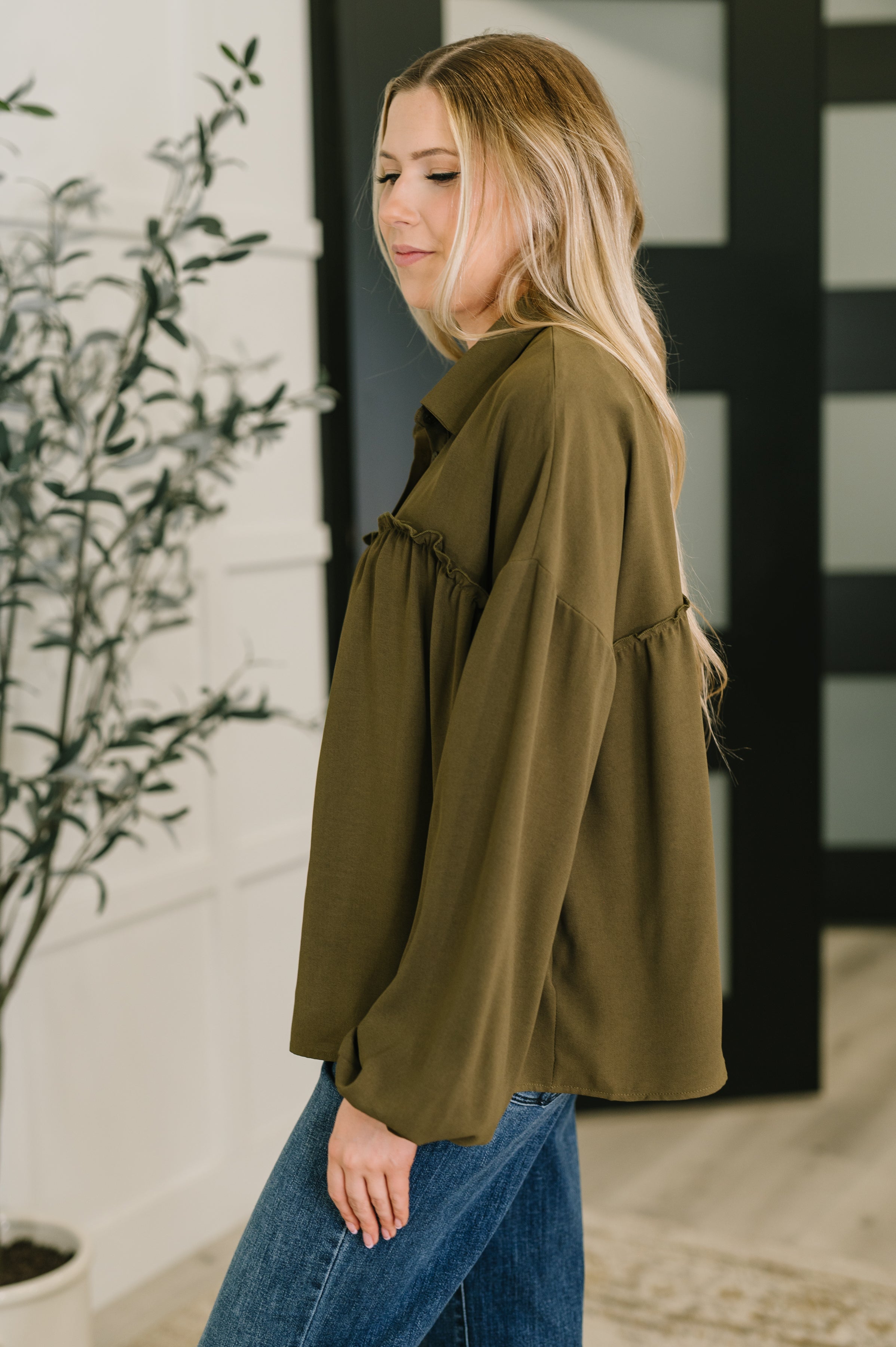 She's Got A Way Button Down Blouse Womens Ave Shops- Tilden Co.