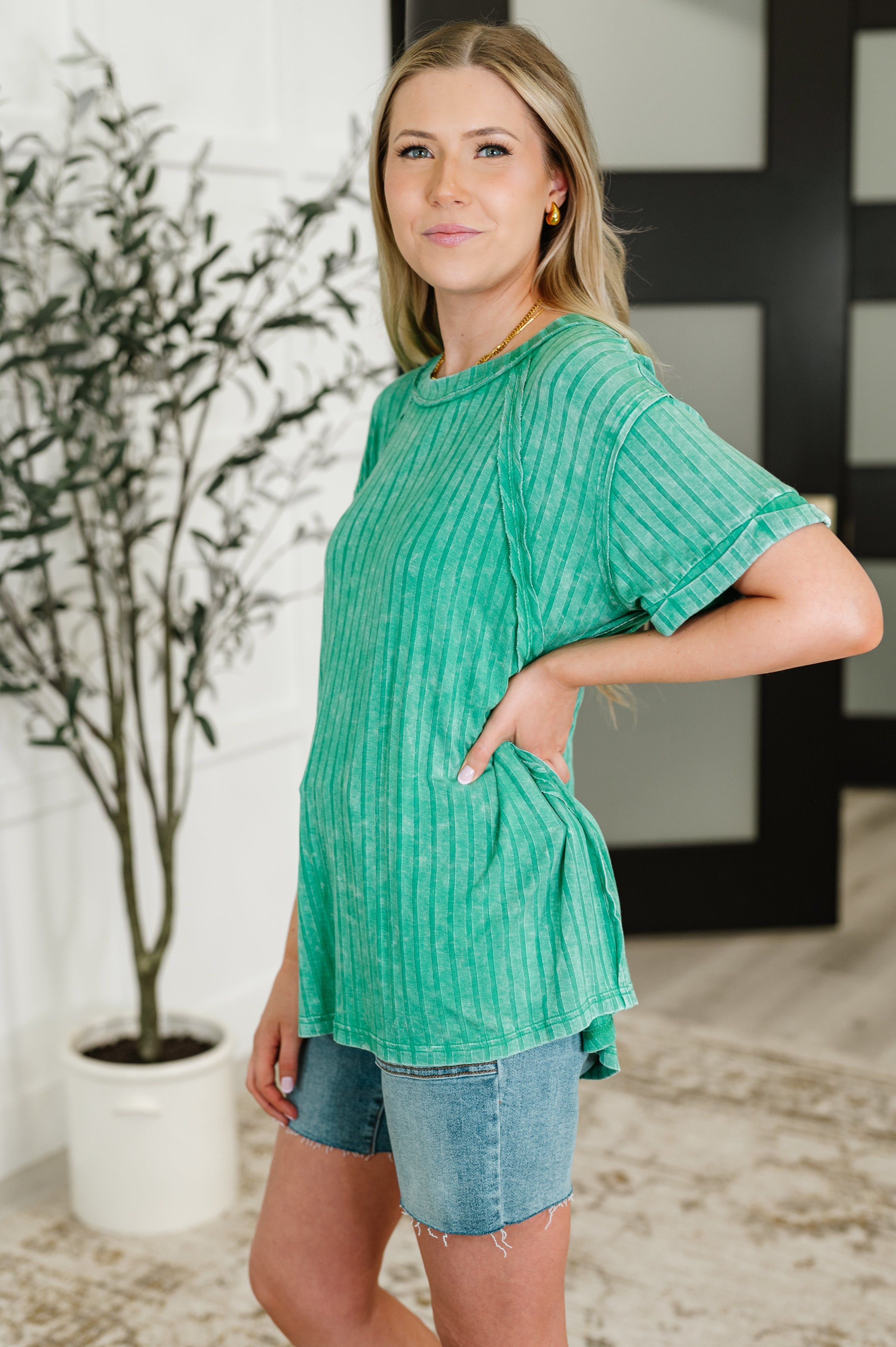 Sunday's Bestie Mineral Wash Top in Kelly Green T-Shirt Ave Shops- Tilden Co.