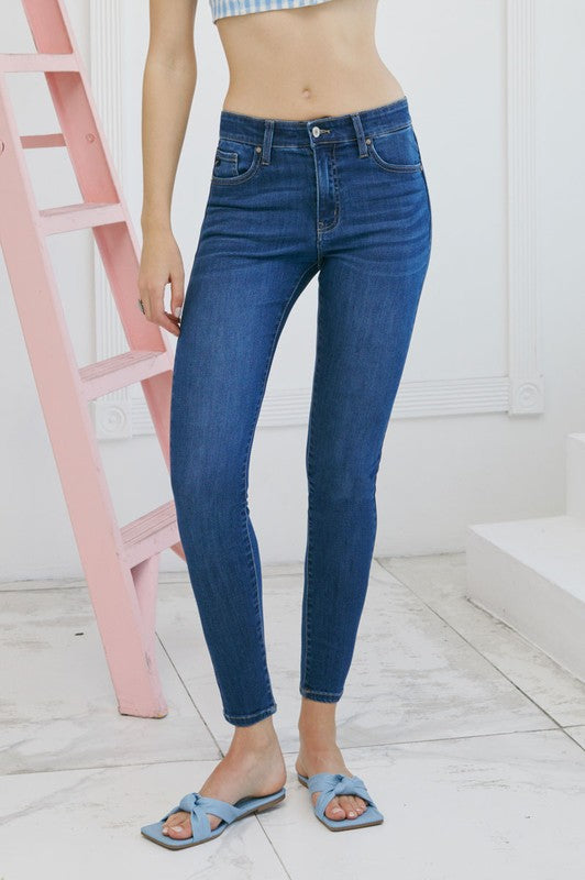 Bennie Mid Rise Super Skinny Jeans    Jeans Kancan- Tilden Co.