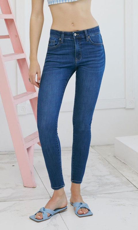 Bennie Mid Rise Super Skinny Jeans    Jeans Kancan- Tilden Co.
