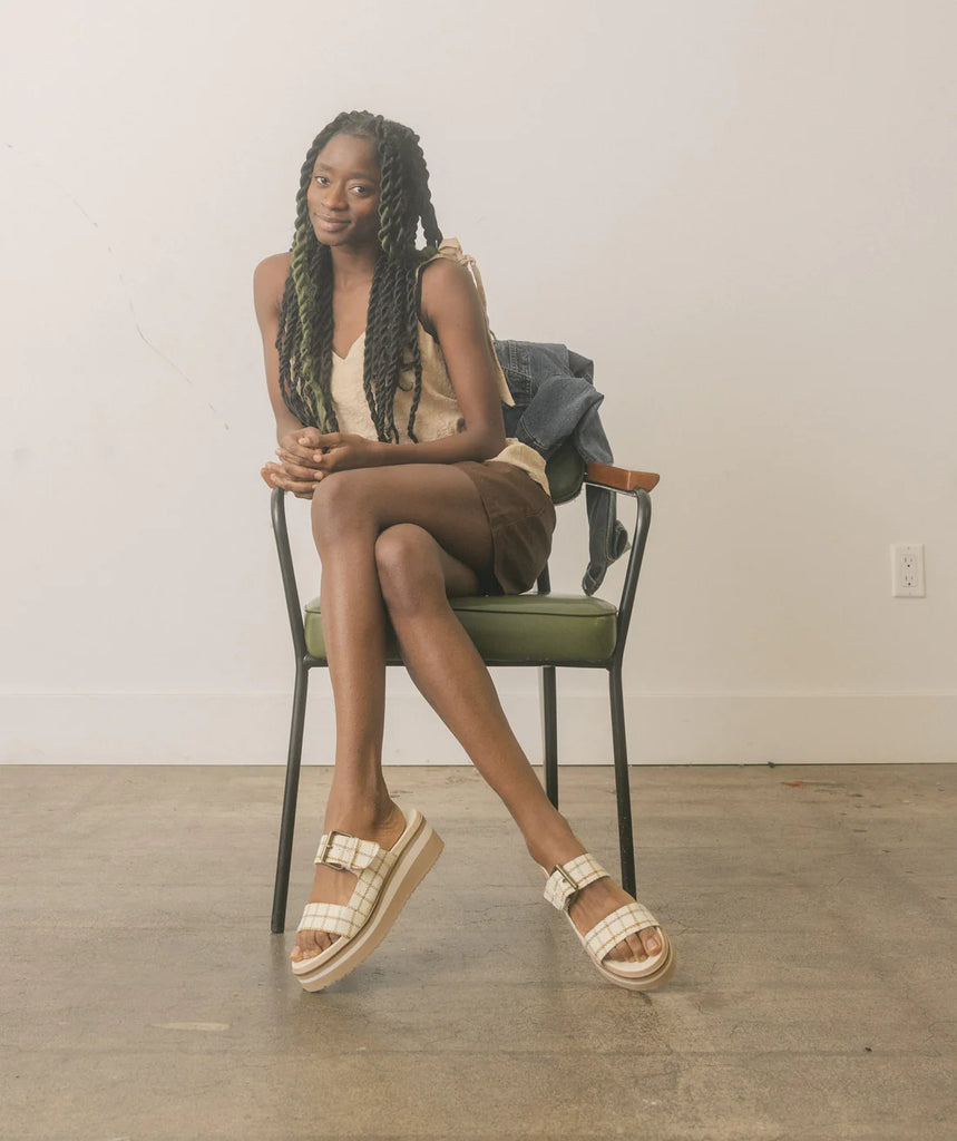 The Teresa Beige | Platform Sandal    Sandals Oasis Society- Tilden Co.